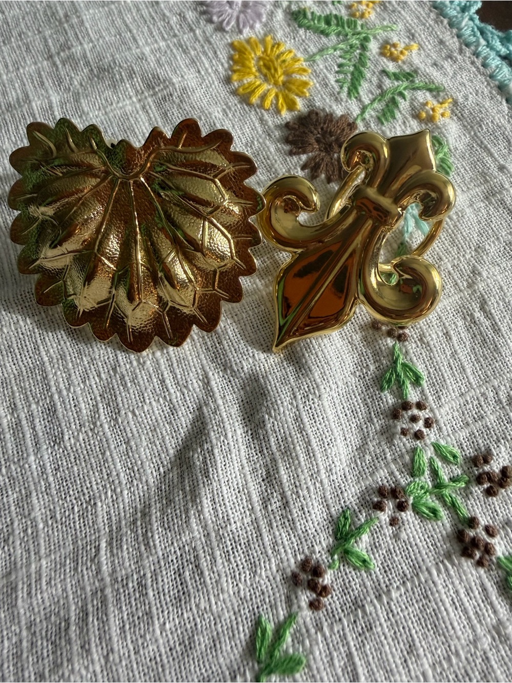 Gold Tone Floral and Fleur-de-Lis scarf holders